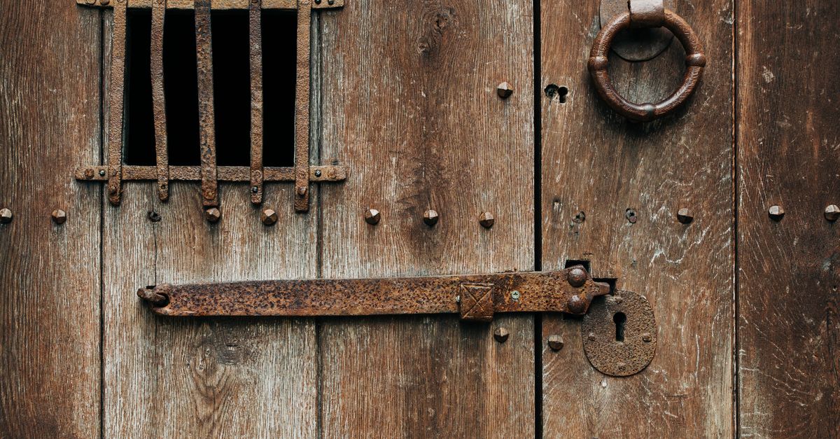 How Much Does It Cost to Change a Door Lock in NYC? — Midtown Locksmith NYC Inc